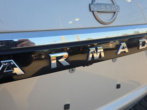 Used 2024 Nissan Armada SL w/ Captain's Chairs Package image 16