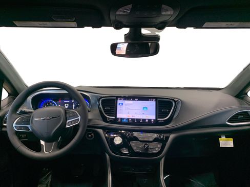 New 2026 Chrysler Pacifica Limited w/ Uconnect Theater Family Group image 21