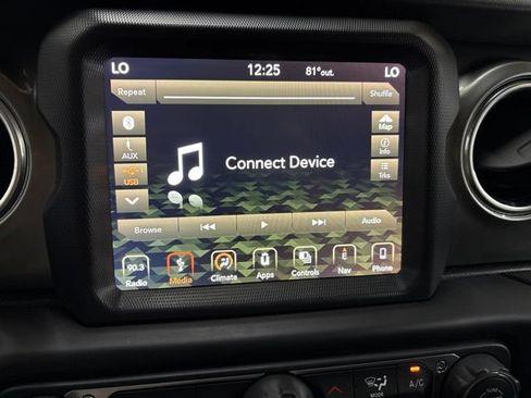Used 2019 Jeep Wrangler Unlimited Sahara w/ Uconnect 4C Nav & Sound Group AWD/4WD image 47