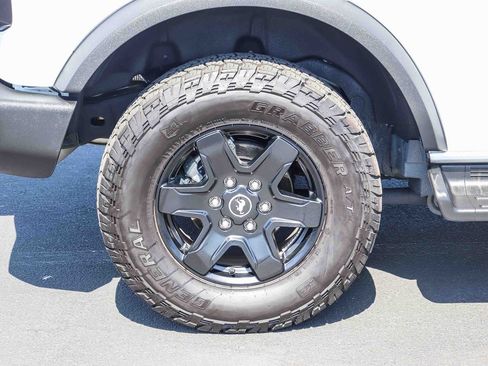 Used 2025 Ford Bronco Outer Banks AWD/4WD image 9