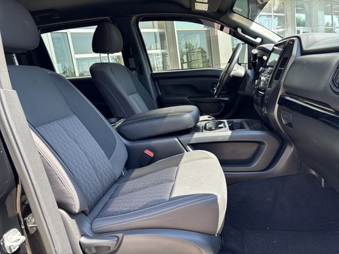 Used 2023 Nissan Titan SV w/ SV Convenience Package RWD image 25