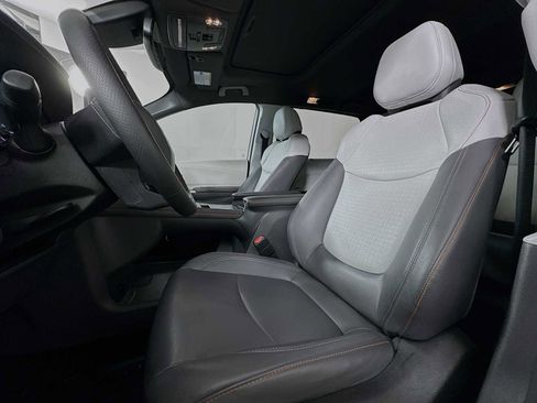 Used 2022 Toyota Sienna XSE FWD image 19