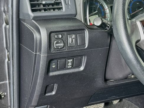 Used 2016 Toyota 4Runner SR5 AWD/4WD image 16
