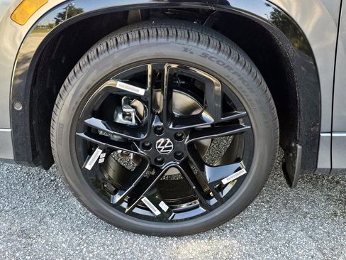 New 2026 Volkswagen Tiguan SE R-Line FWD image 10