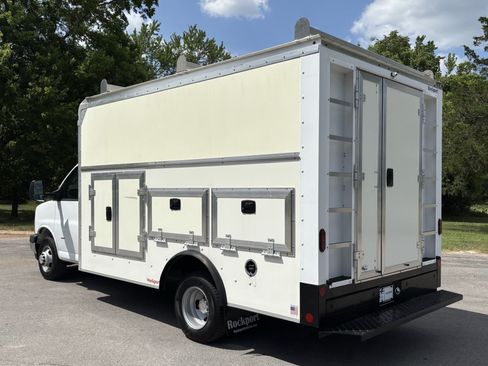 Used 2022 Chevrolet Express 3500 w/ Power Convenience Package RWD image 4