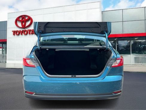Certified 2025 Toyota Camry Hybrid image 9