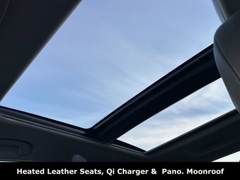 Used 2020 Toyota Camry XSE image 2