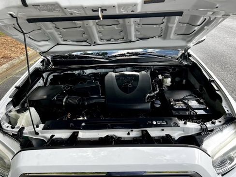 Used 2018 Toyota Tacoma SR5 image 39