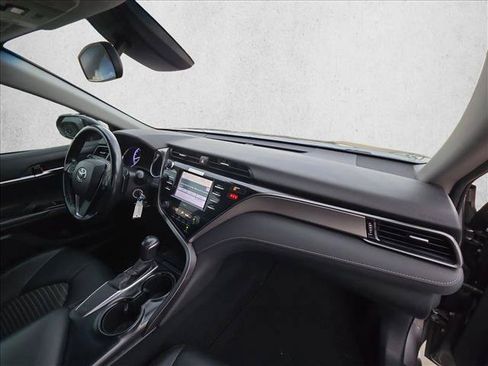 Used 2020 Toyota Camry SE FWD image 14