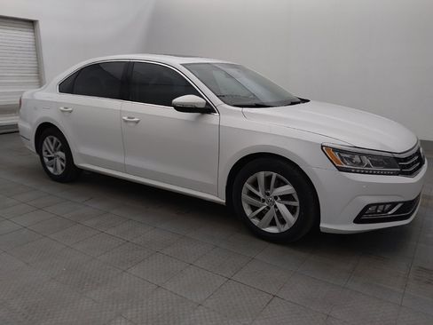 Used 2018 Volkswagen Passat 2.0T SE w/ SE Lighting Package FWD image 11