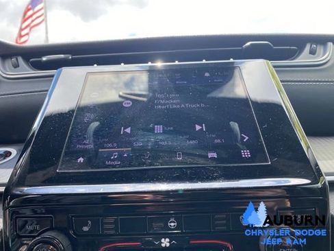 Used 2025 Jeep Grand Cherokee Altitude AWD/4WD image 44