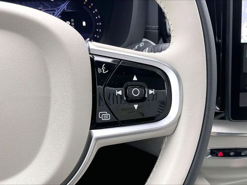 New 2026 Volvo XC60 B5 Ultra w/ Climate Package image 18