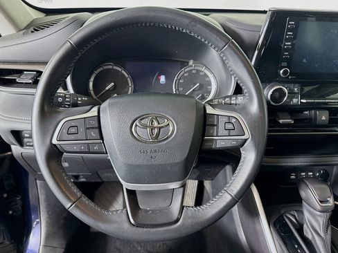 Certified 2022 Toyota Highlander XLE image 12