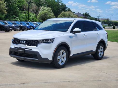 Certified 2023 Kia Sorento LX FWD image 3