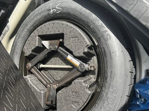 Used 2022 Toyota RAV4 XLE image 11