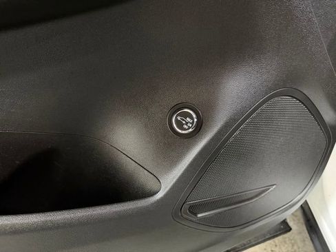 Used 2023 Buick Envision Essence w/ Sport Touring Package image 18