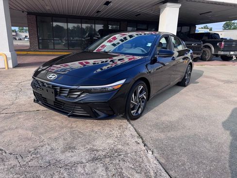 Used 2025 Hyundai Elantra SEL FWD image 10