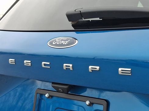 Used 2021 Ford Escape SE w/ Cold Weather Package image 30