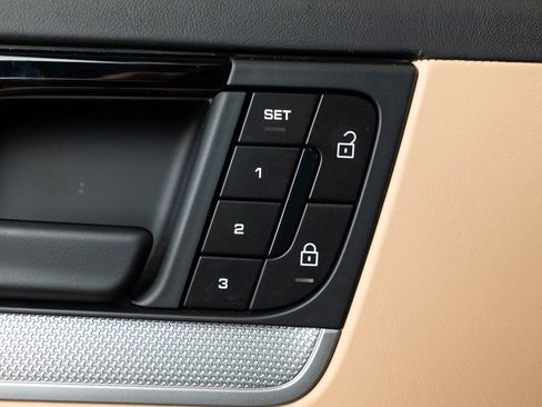 Certified 2024 Porsche Cayenne AWD/4WD image 20
