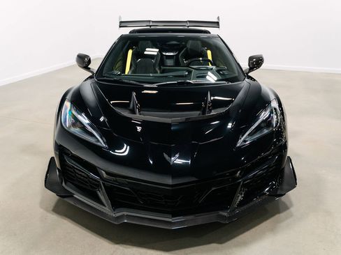 Used 2026 Chevrolet Corvette ZR1 w/ ZR1 Carbon Fiber Aero Package image 4