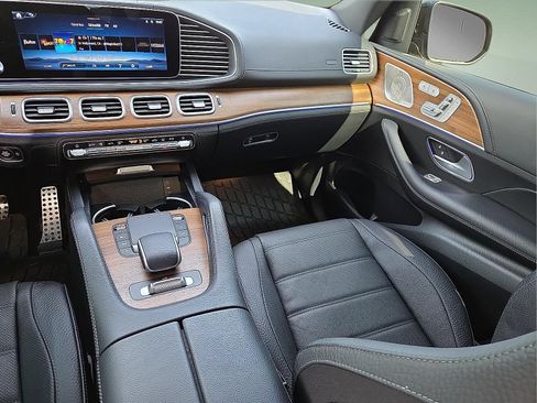 Used 2024 Mercedes-Benz GLS 450 4MATIC image 13