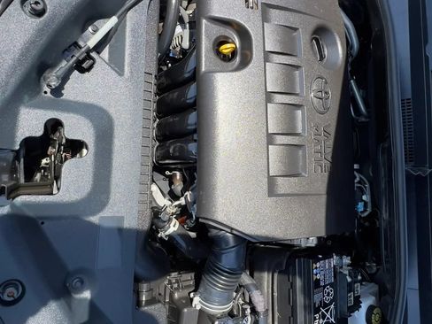 Used 2021 Toyota C-HR LE FWD image 34