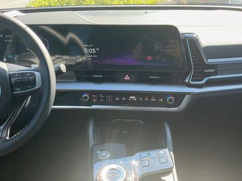 Certified 2025 Kia Sportage EX w/ EX Premium Package image 27