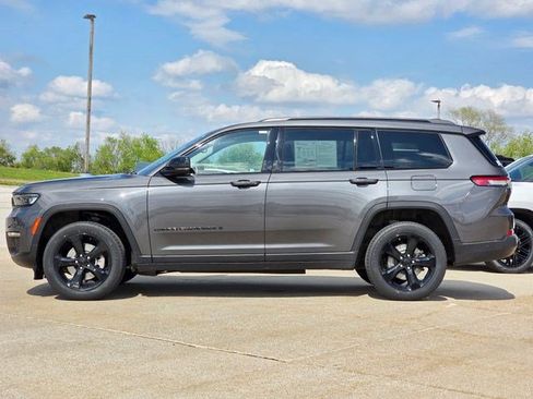 Used 2023 Jeep Grand Cherokee L Limited w/ Black Appearance Package AWD/4WD image 5