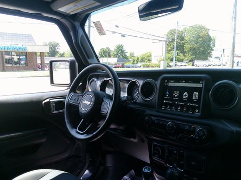 Used 2021 Jeep Wrangler Unlimited Sport image 26