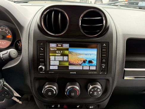 Used 2016 Jeep Patriot Latitude AWD/4WD image 17