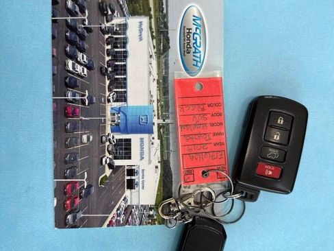 Used 2019 Toyota Highlander XLE AWD/4WD image 4
