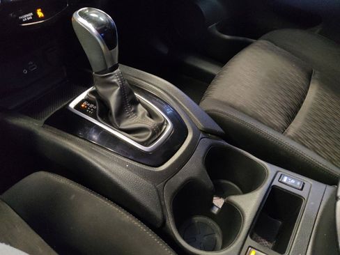 Used 2019 Nissan Rogue SV FWD image 26