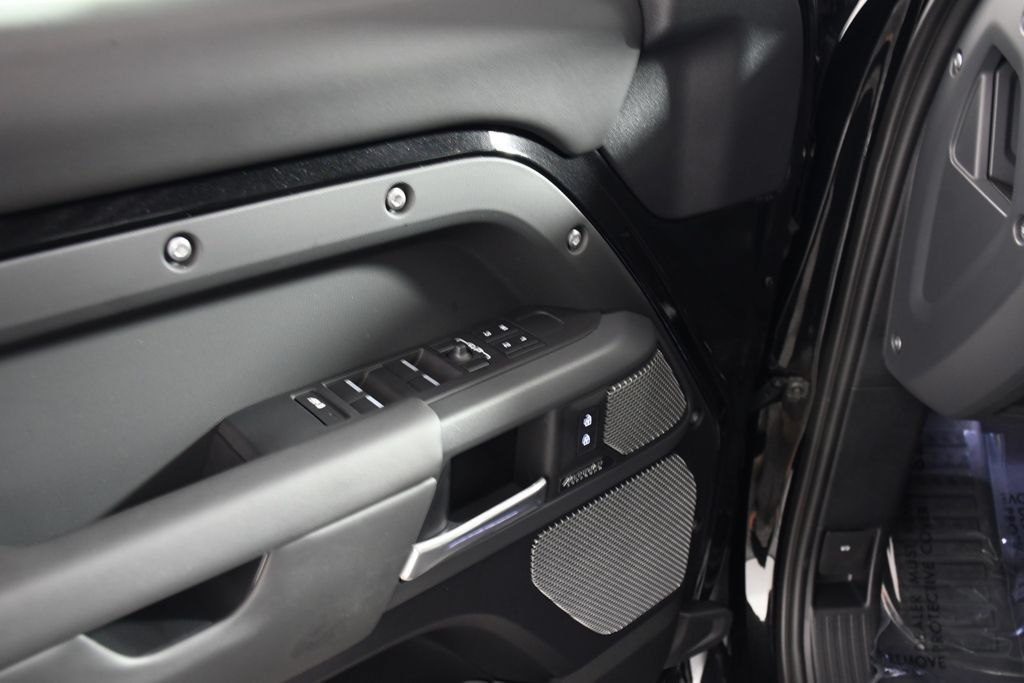 Used 2024 Land Rover Defender 130 X AWD/4WD image 15