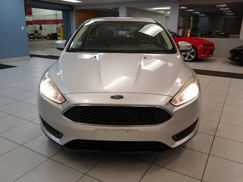 Used 2017 Ford Focus SE w/ SE Winter Package image 14