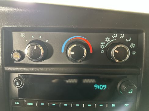 Used 2022 Chevrolet Express 2500 w/ Driver Convenience Package image 23