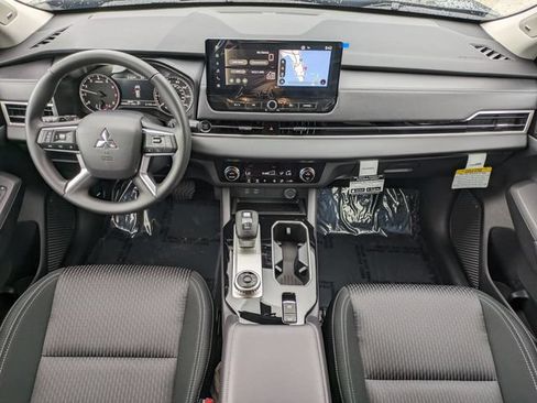 New 2026 Mitsubishi Outlander ES FWD image 14