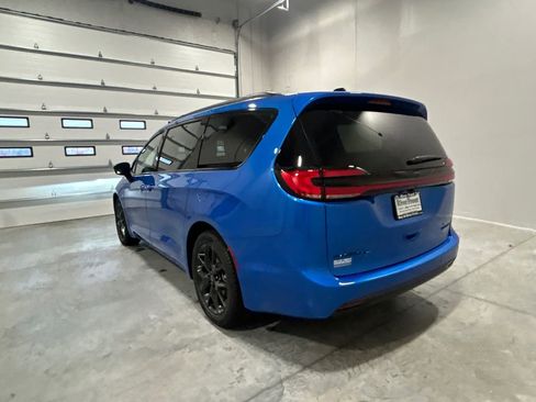 New 2026 Chrysler Pacifica Limited w/ S Appearance Package image 8