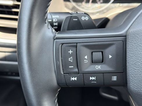 Used 2025 Nissan Rogue SV FWD image 22