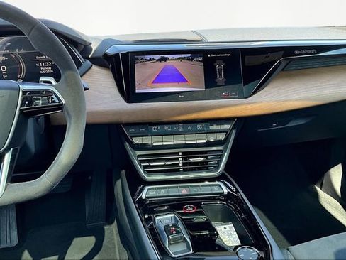 Used 2023 Audi e-tron GT Premium Plus image 6