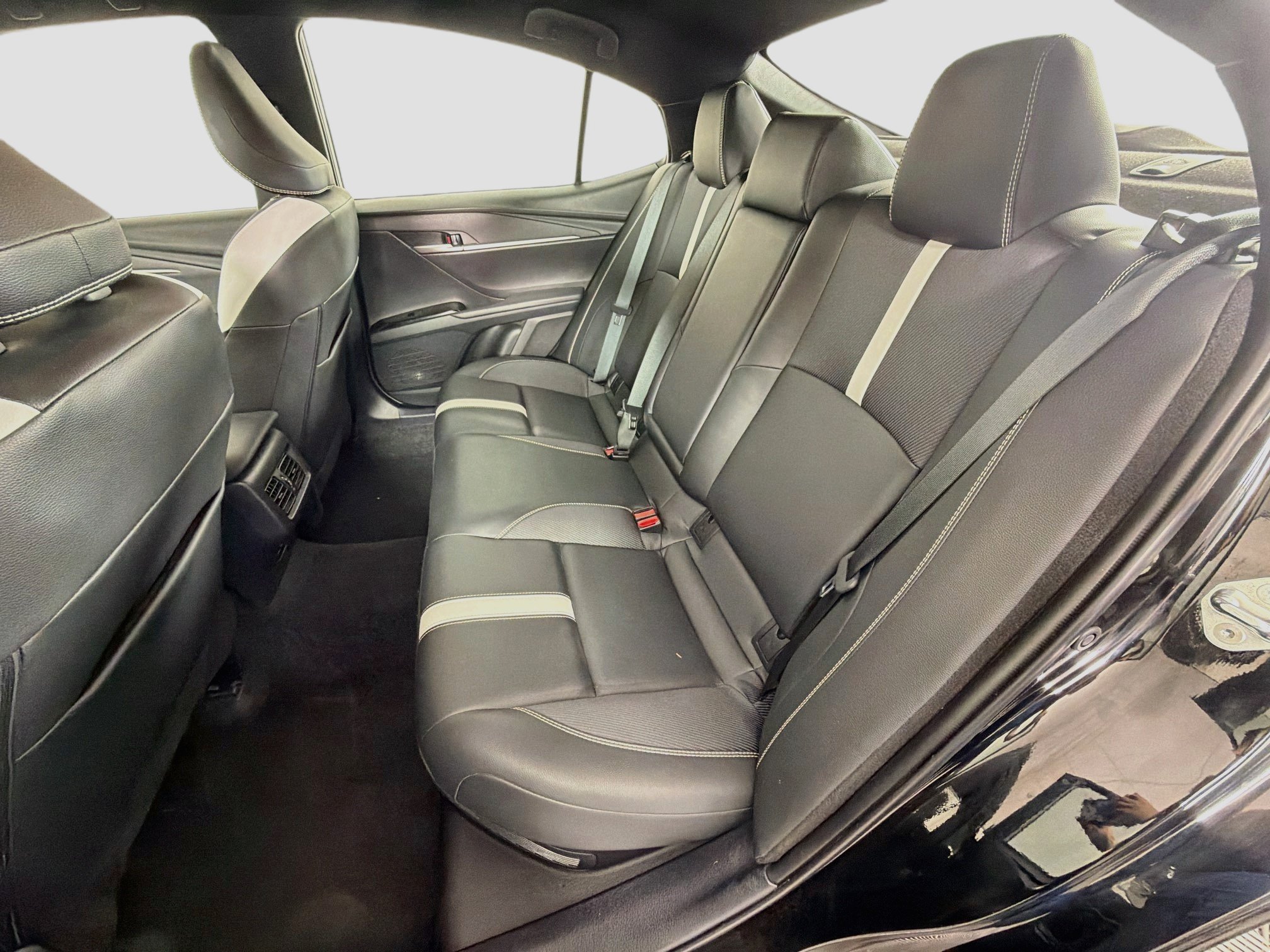 Used 2025 Toyota Camry SE FWD image 28