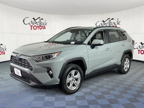 Used 2020 Toyota RAV4 XLE w/ Carpet Mat Package AWD/4WD image 4