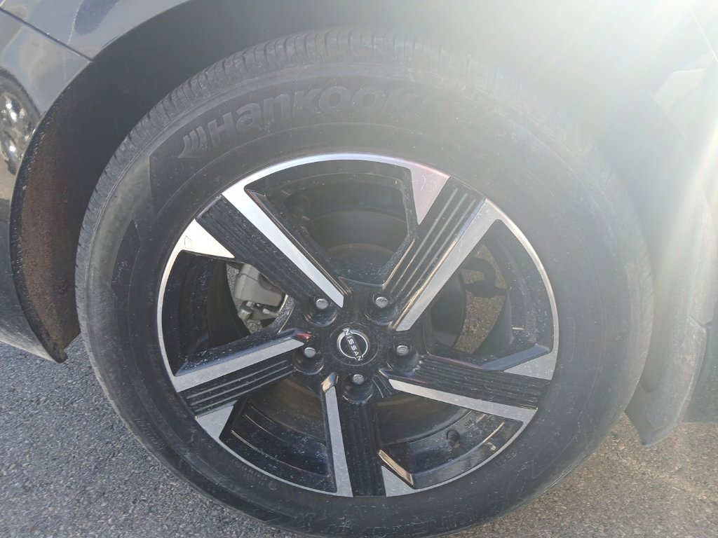 Used 2025 Nissan Sentra SV FWD image 3