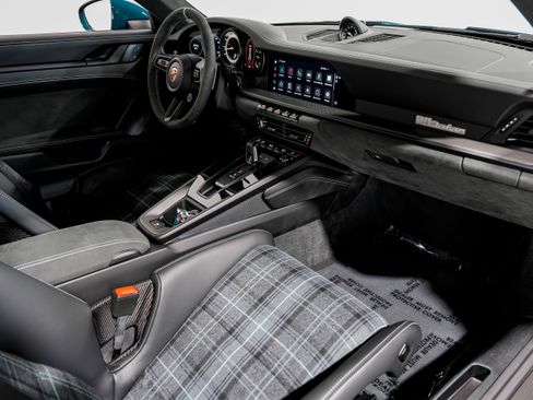 Used 2024 Porsche 911 Dakar image 31