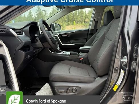 Used 2024 Toyota RAV4 XLE AWD/4WD image 2