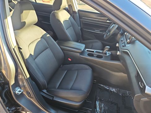 Used 2022 Nissan Altima 2.5 S image 9