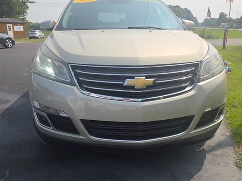 Used 2016 Chevrolet Traverse LT w/ Style and Technology Package FWD image 2