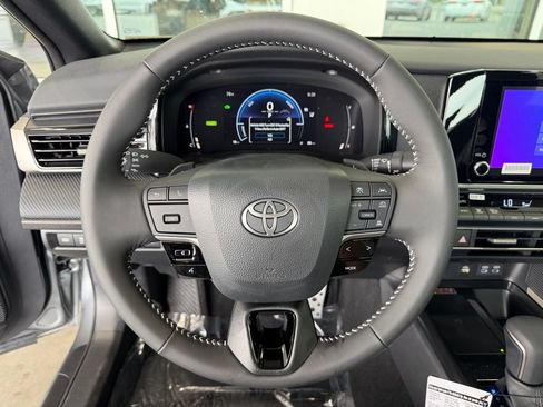 Used 2026 Toyota Camry SE FWD image 19