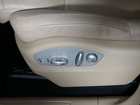 Used 2023 Porsche Macan Turbo image 20