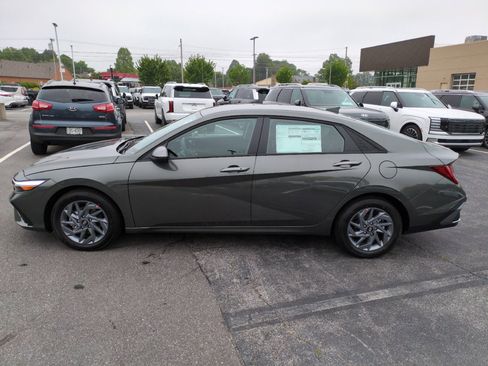 New 2026 Hyundai Elantra Hybrid FWD image 4