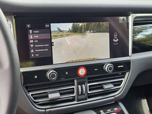 Used 2026 Porsche Macan AWD/4WD image 10